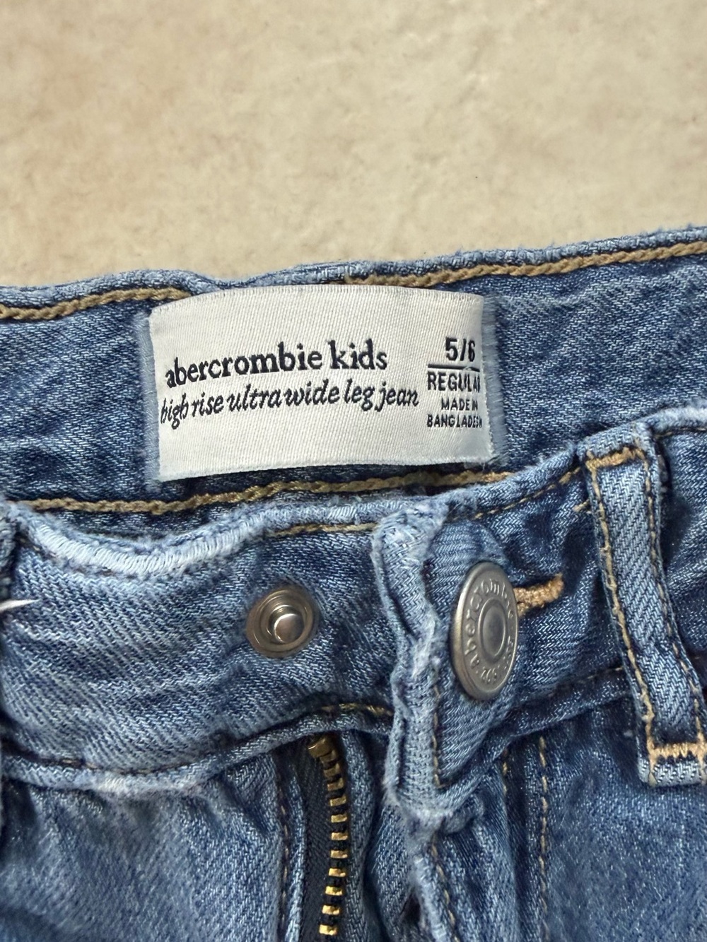Girls' Blue Denim Jeans with Bow Embroidery - Picture 3 of 3